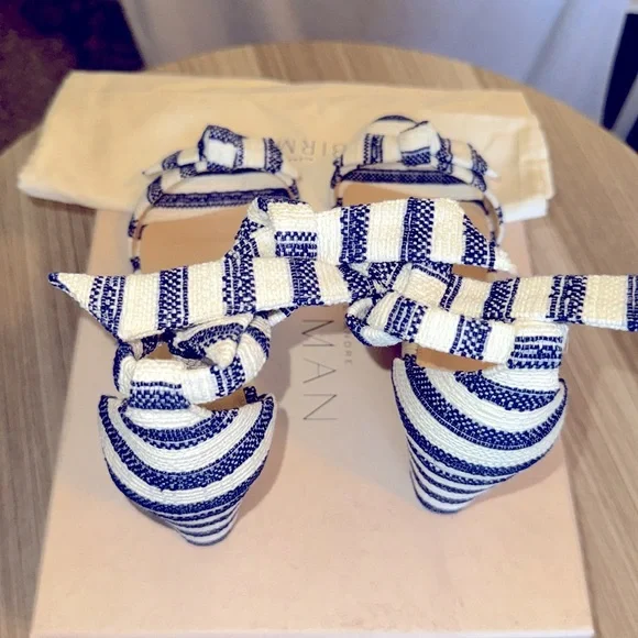 Brand new Alexandre Birman Shoe . - Picture 3 of 7